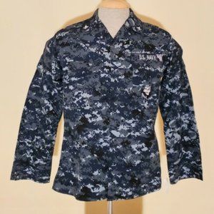 US Navy Blue Camouflage Digital Camo Shirt Size Medium Long Top USN Patches